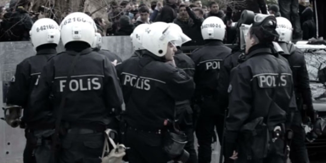 Erzurum'da 15'i rütbeli 79 polis açığa alındı