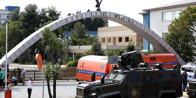 Harp Akademileri Komutanlığında 15 subay tutuklandı