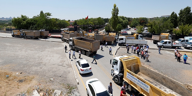 Tümgeneral, zırhlı birlikler önünde konuştu ve güvence verdi