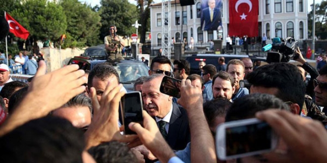 Kısıklı'daki vatandaşlardan Erdoğan'a sevgi gösterisi
