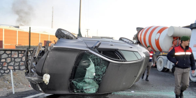 Manisa'da trafik kazası: 2 ölü, 4 yaralı