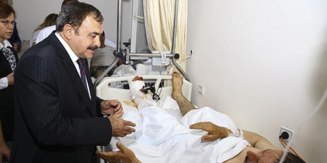 Bakan Eroğlu darbe girişiminde yaralananları ziyaret etti