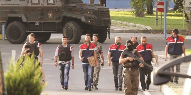 Darbe belgeleri çöpten çıktı