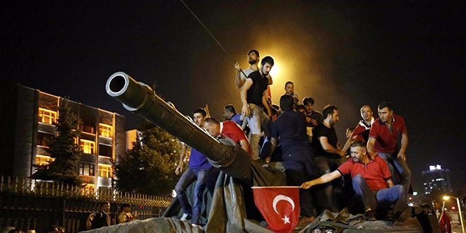 Halk düşmanlarına ders olsun