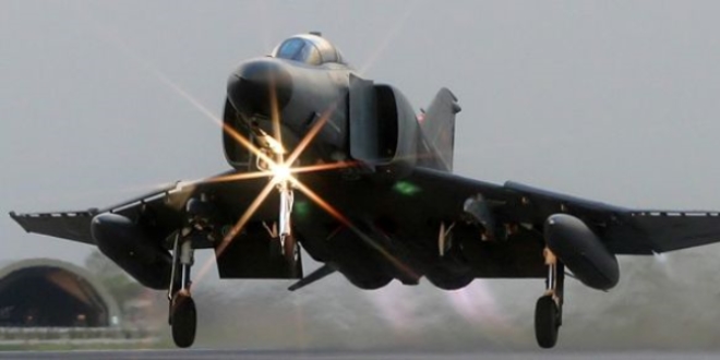 Diyarbakr'da jetleri uuran pilotlar gzaltnda