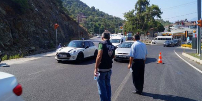 Marmaris'te ormanlık alana kaçan 'karma tim' aranıyor