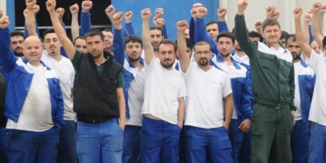 Ücretlerini alamayan işçilerden eylem