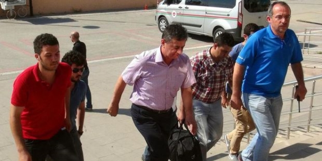 Paralelci kardeşi deşifre olmasın diye soyadını değişmiş