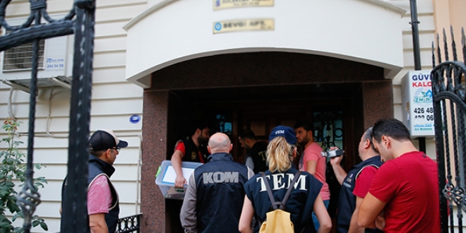 FETÖ'nün avukatlarına ilk operasyon