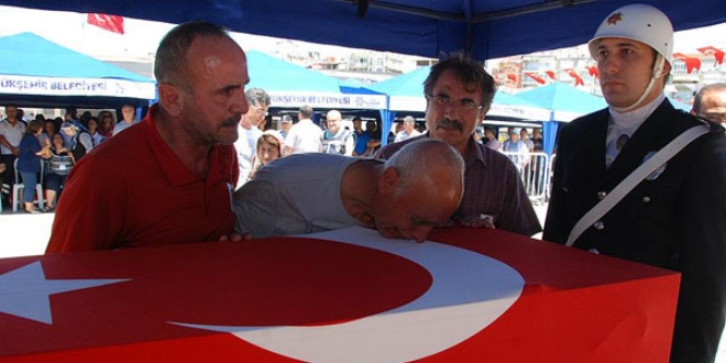 'Şehit oğlumdan nöbeti devralmaya hazırım'