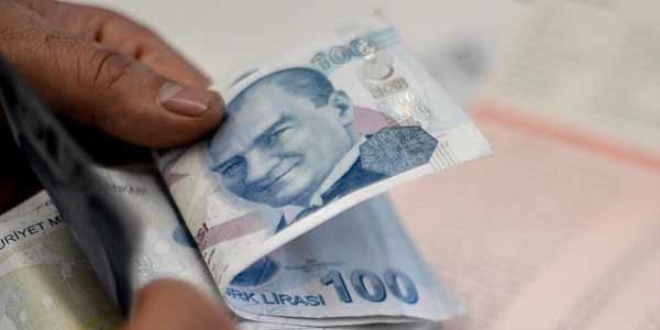 Emeklilerin aylık zam farkları yarın ödenecek