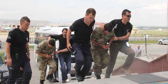 Kocaeli'de, adliyeye sevk edilen 39 askerden 18'i tutuklandı