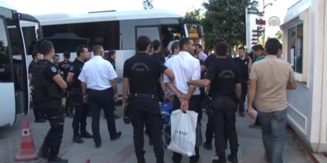Kocaeli'de gzaltna alnan 21 askerden 7'si tutukland