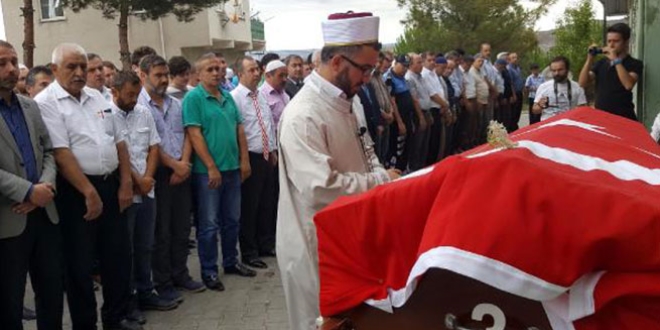 İntihar eden emniyet müdürü toprağa verildi