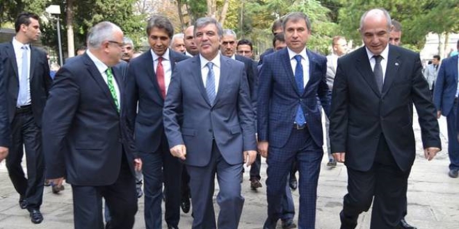 Gül, cuma namazını Sultanahmet Camisi'nde kıldı