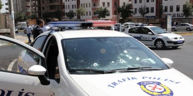 Diyarbakır'da polise silahlı saldırı