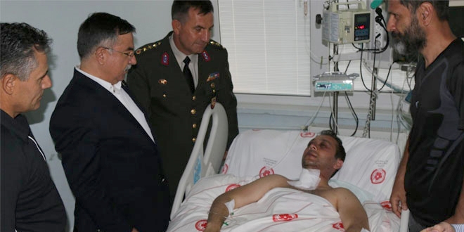 Bakan Yılmaz, darbe girişiminde yaralananları ziyaret etti