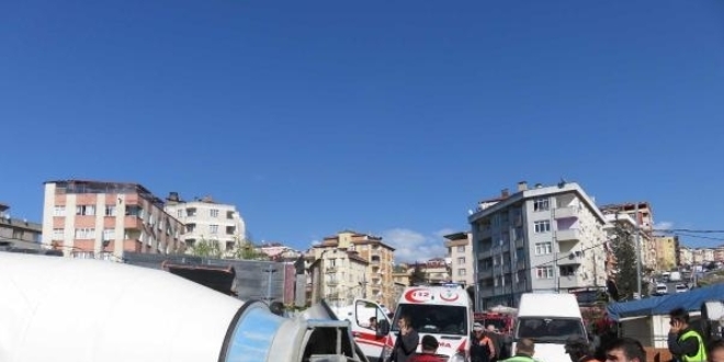 Adıyaman'da beton mikseri devrildi: 3 yaralı