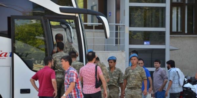Siirt'te 11 asker tutuklandı
