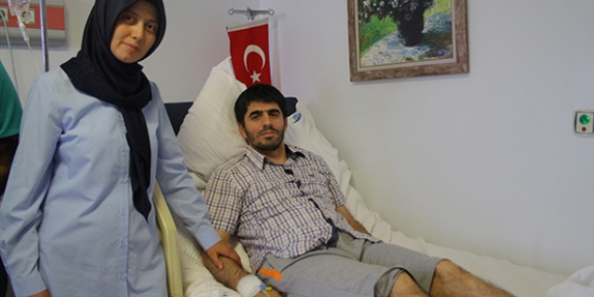 Doktor kendi yarasına ilk müdahaleyi yaptı