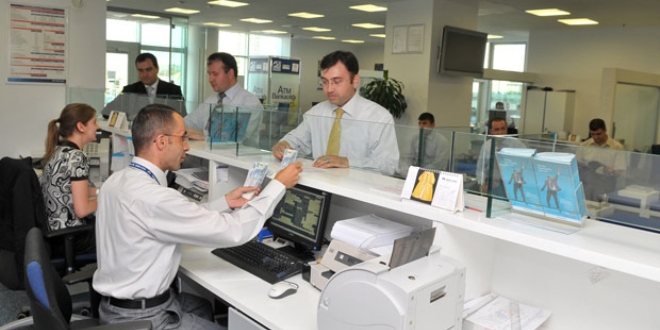 250 bin doları bile bankada unuttular