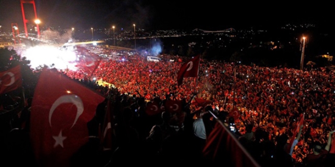 Drml'de katledilenlerin yaknlar da 'demokrasi nbeti'nde