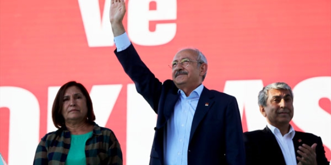 Kılıçdaroğlu, 10 maddelik Taksim Manifestosunu okudu