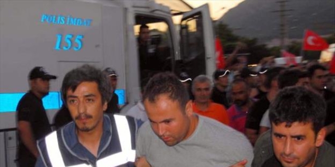 Kilis'te 4'ü komiser, 9 polis tutuklandı