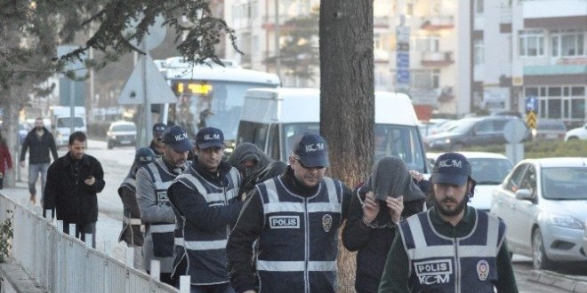 Fetullahçı 31 akademisyen gözaltına alındı