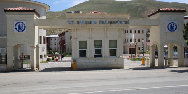 Bayburt niversitesinde 11 personel aa alnd