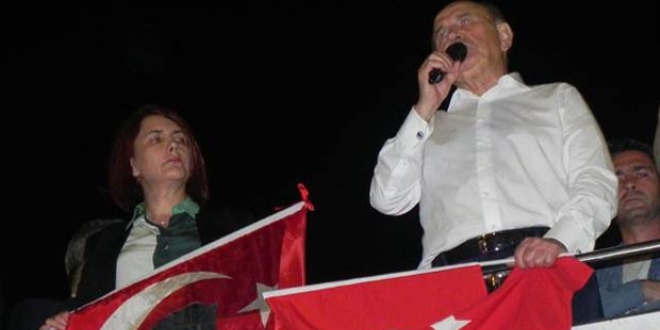 Darbeci, 'vatan hainleri mezarlığına' gömüldü
