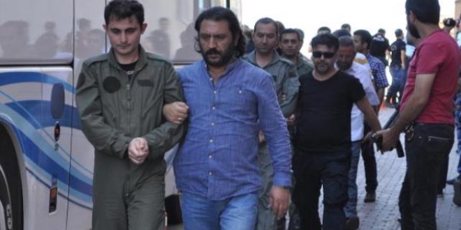 İstanbul üzerinde uçan F-16 pilotları tutuklandı