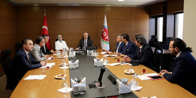 Kurtulmuş, TRT yöneticileriyle bir araya geldi