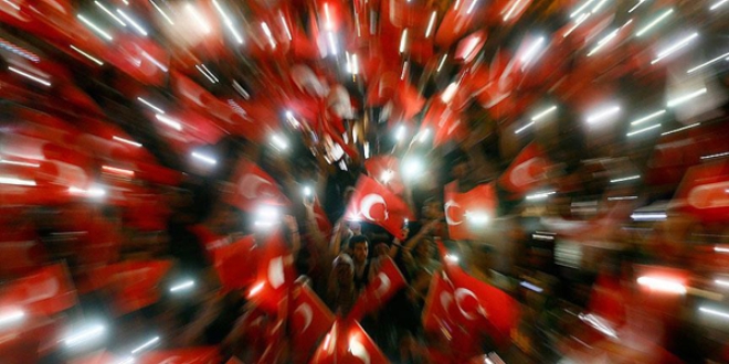 'Demokrasi bekçileri'nden birlik mesajı