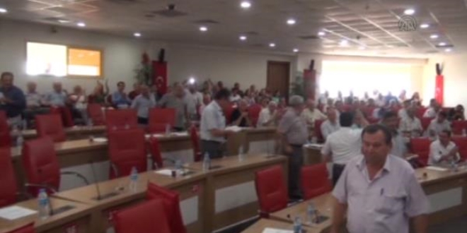 Aydn'da, AK Partili meclis yeleri salonu terk etti