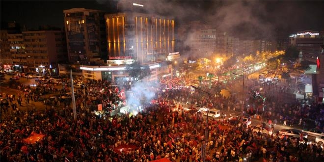 zmir'e '15 Temmuz Demokrasi Meydan'