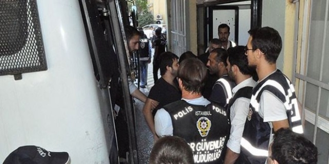 Antalya'da gzaltna alnan 4 komiserden 3' tutukland