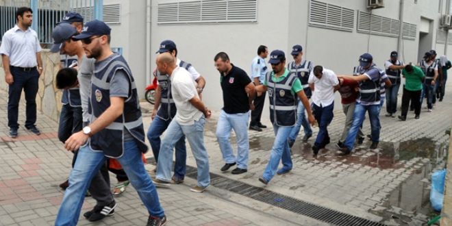 Adyaman'da grevli 60 polis hakknda gzalt karar verildi