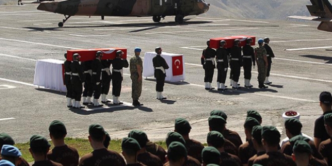Şehit polis memurları için tören düzenlendi