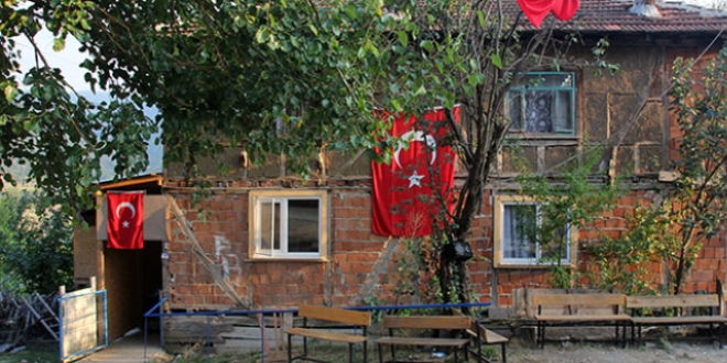 Bakan Özlü'den şehit ailesine ev desteği