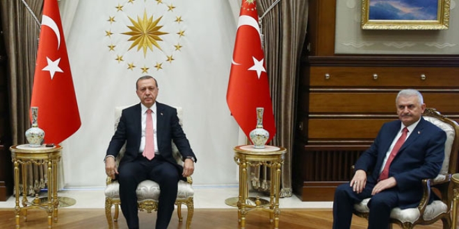 Başbakan, YAŞ kararlarını sunmak için Beştepe'ye gitti
