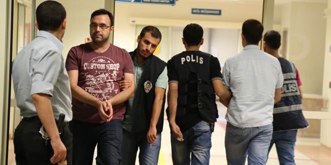 Siirt'te 27 emniyet mensubu tutuklandı