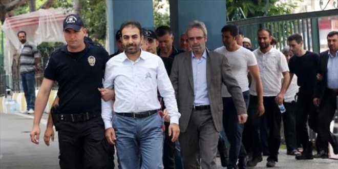 Sivas'ta le Milli Eitim Mdr ve 5 kii tutukland