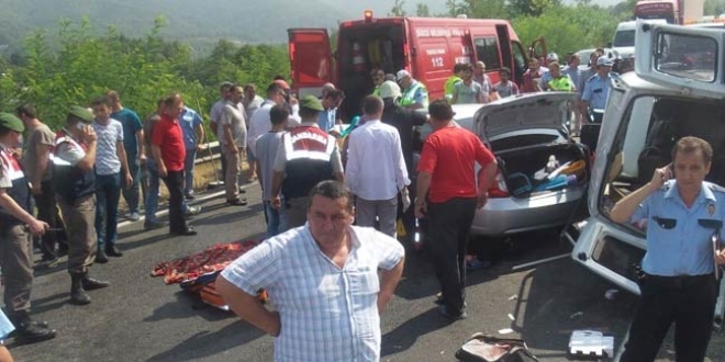 Doğuma giderken kaza yaptılar: 7 yaralı