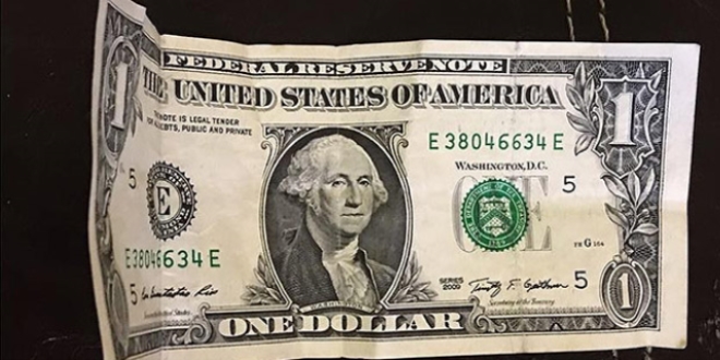 Dershane sahibinin ofisinde 8 adet bir dolar ele geçirildi