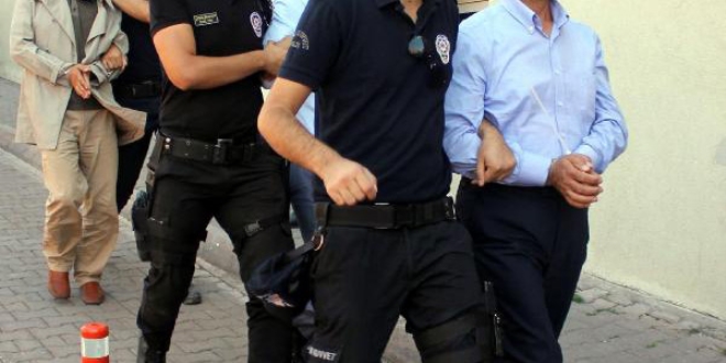 Kırşehir'de FETÖ'ye finansman sağlayan 8 kişi tutuklandı