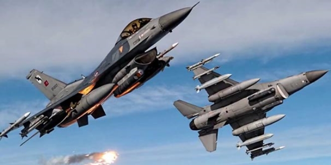 Askerler F-16'ları bozarak darbenin önüne geçti