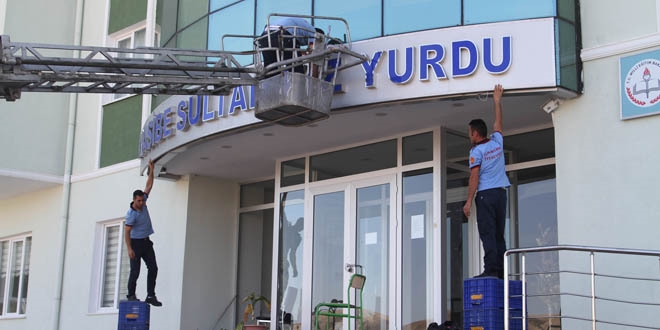 Çankırı'da 2 öğrenci yurdunun tabelaları söküldü