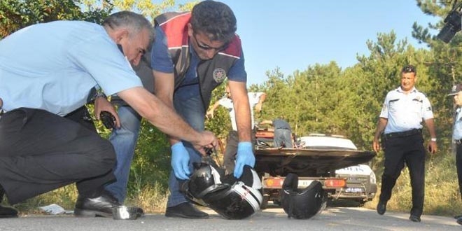 Polis müdürü ve eşine otomobil çarptı