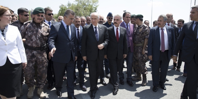Bahçeli, Özel Harekat Daire Başkanlığı'nı ziyaret etti